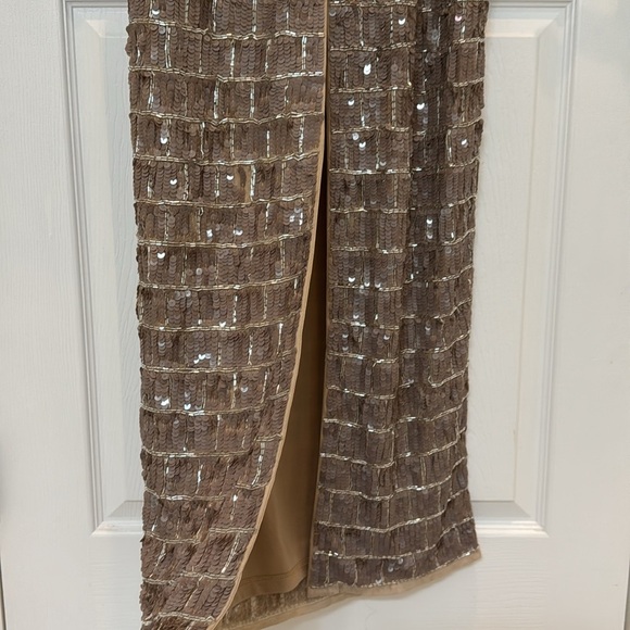 NWT Mac Duggal 10907 Sequined High Neck Sleeveless Column Gown in Taupe Size 12 - Picture 9 of 13